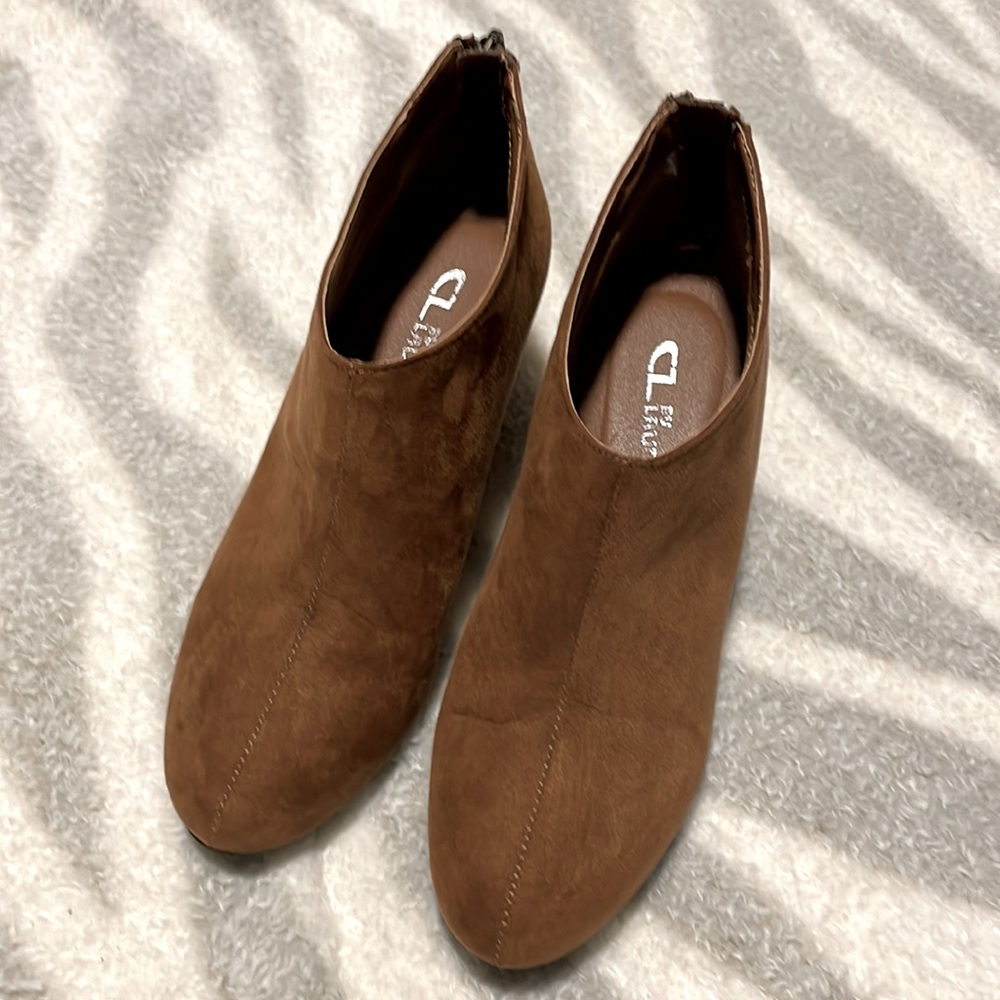 CL by Laundry Women’s Brown Wedge Booties with Tassels, size 6.5